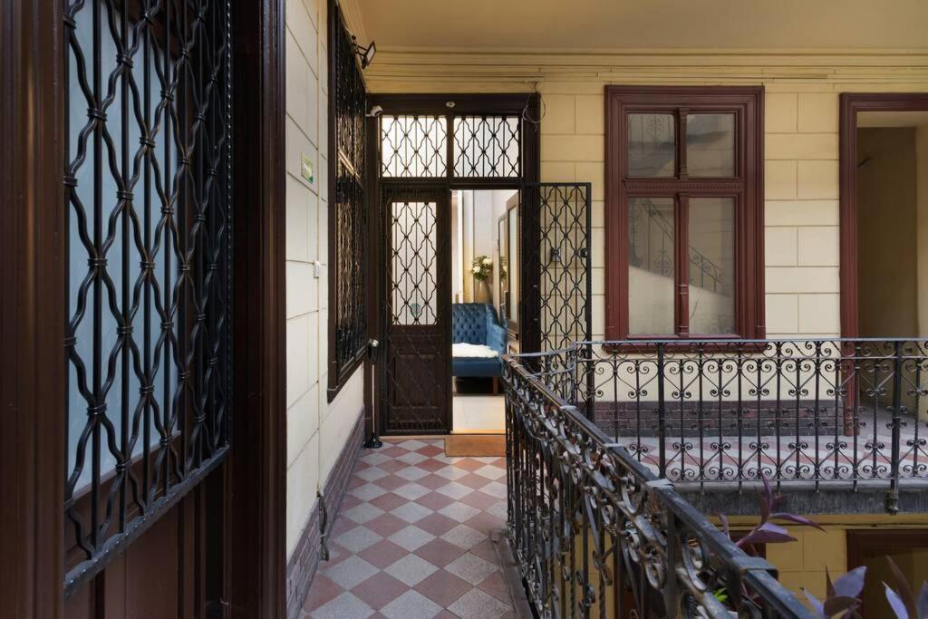 Contemporary Hidden Gem Art-Deco Residence Budapest Exterior foto